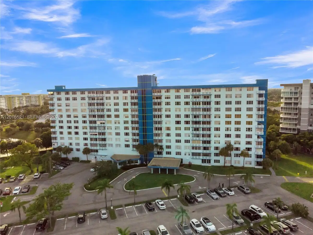 4001 Hillcrest Dr #812, Hollywood, FL 33021 - #1