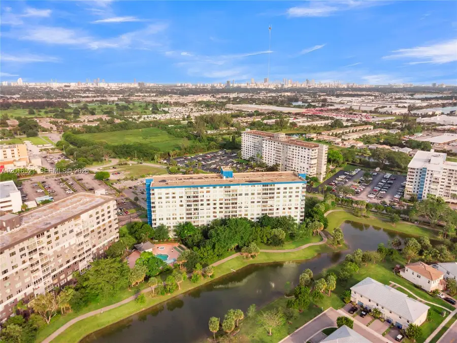 4001 Hillcrest Dr #812, Hollywood, FL 33021 - #2