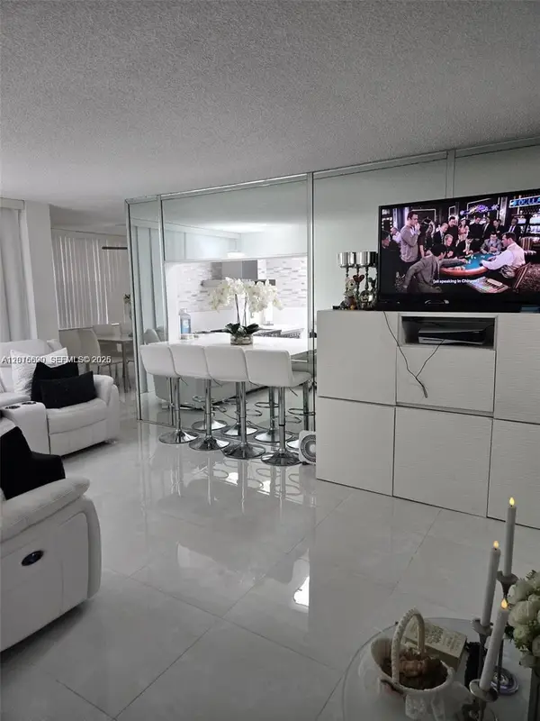 9410 Live Oak Pl #103, Davie, FL 33324