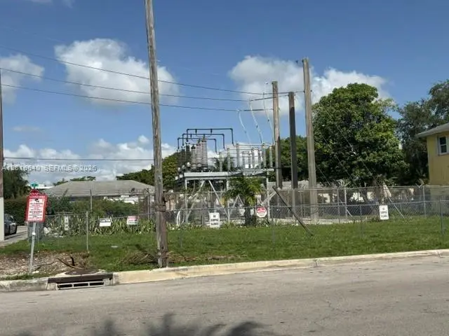 193 NW 16th St, Miami, FL 33136 - #1