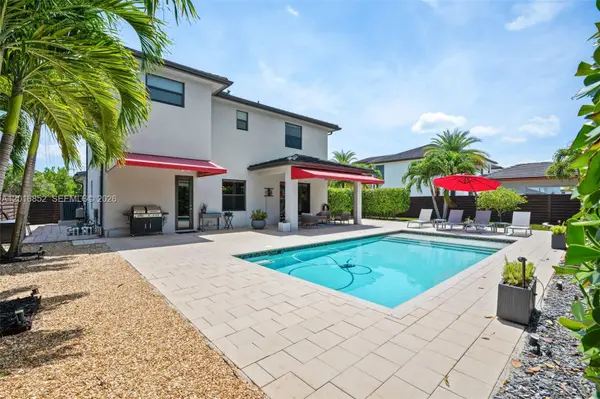 8915 NW 161st Ter, Miami Lakes, FL 33018