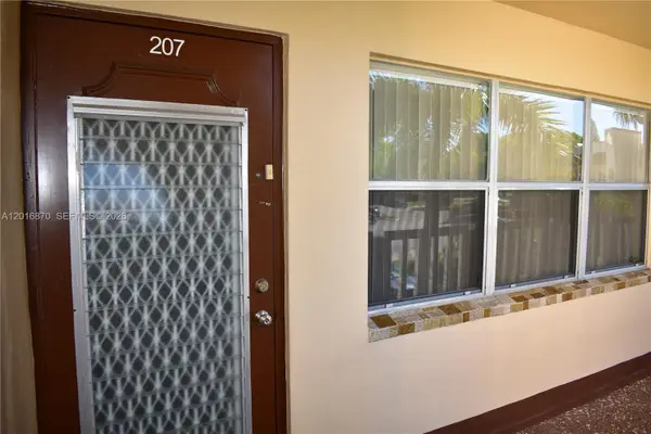 8851 Sunrise Lakes Blvd #207, Sunrise, FL 33322
