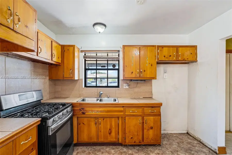 2400 NW 181st Ter, Miami Gardens, FL 33056 - #3