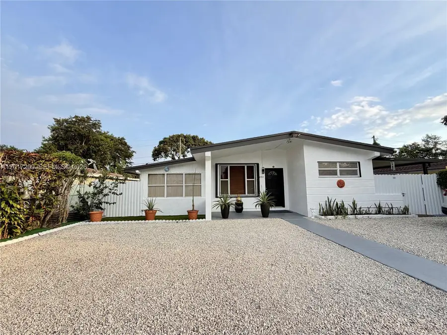280 NE 173rd St, North Miami Beach, FL 33162 - #2