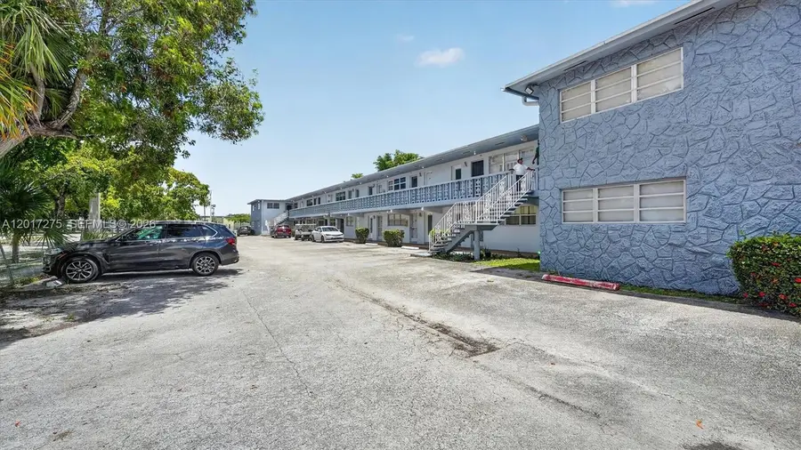 300 NE 191st St #219, Miami, FL 33179 - #2