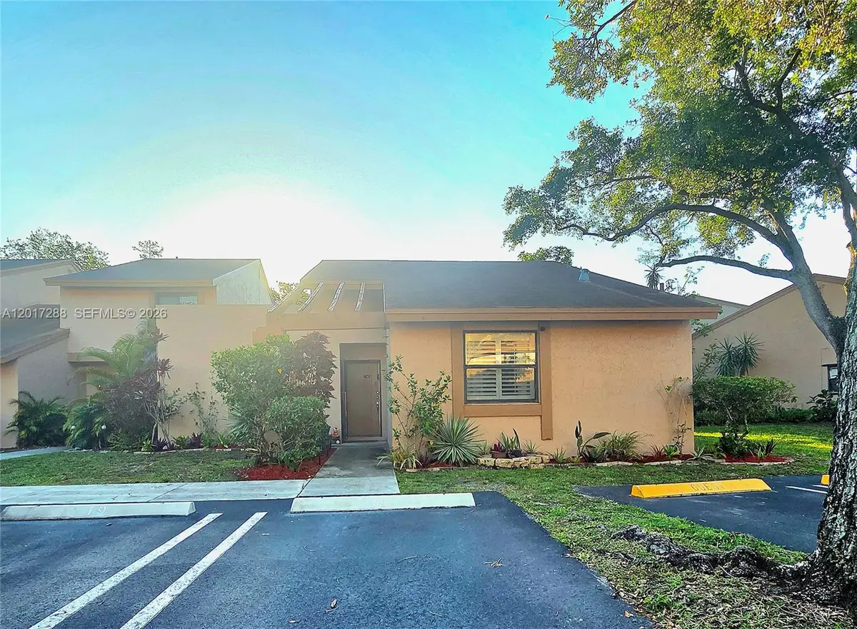 19 Chestnut Cir, Cooper City, FL 33026 - #1