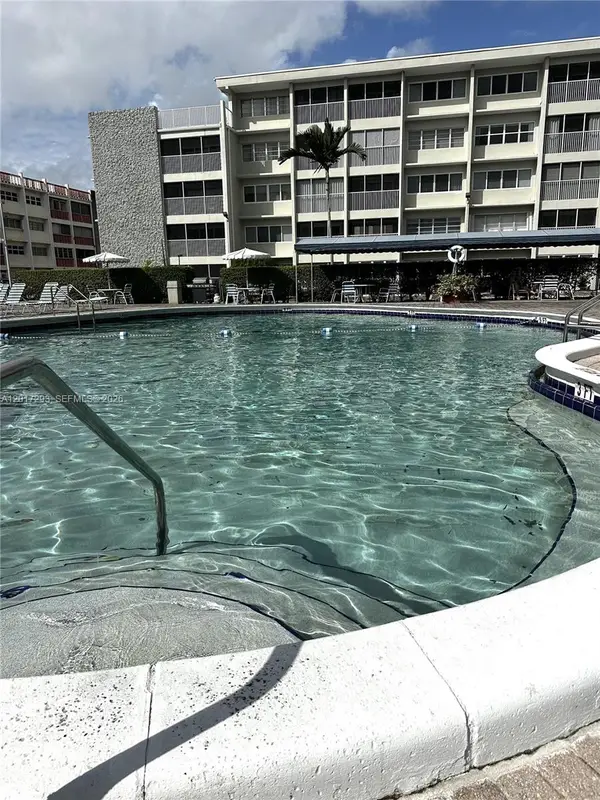 410 SE 2nd St #415, Hallandale Beach, FL 33009