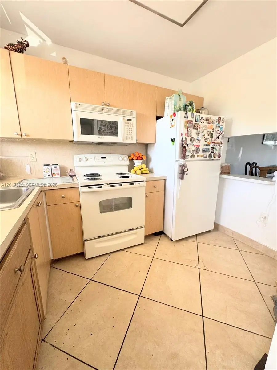 8130 Sunrise Lakes Blvd #202, Sunrise, FL 33322 - #1