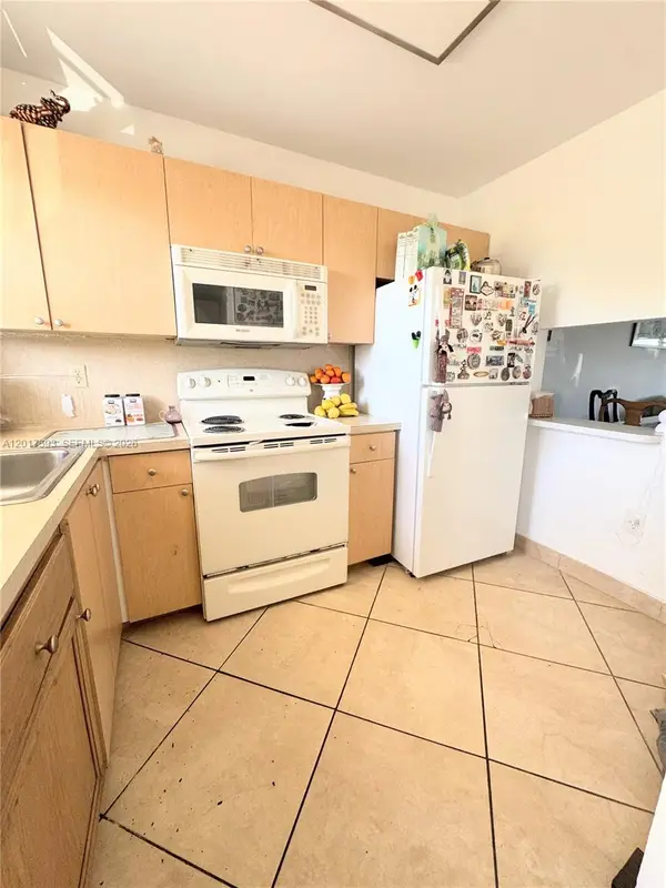 8130 Sunrise Lakes Blvd #202, Sunrise, FL 33322