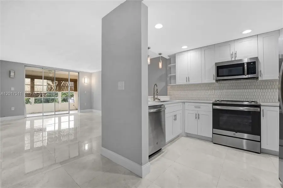 7100 NW 17th St #305, Plantation, FL 33313 - #2