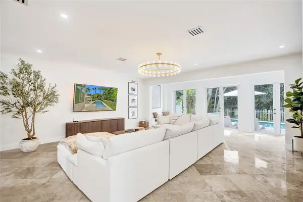 10340 NW 46th Ter, Doral, FL 33178
