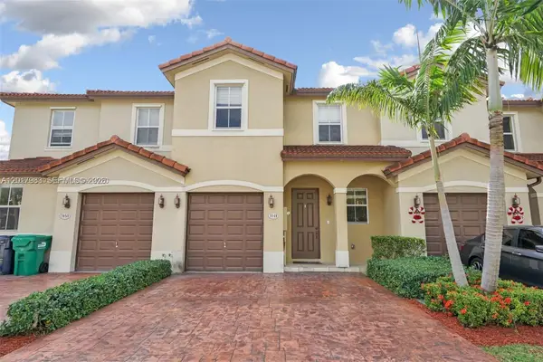 1048 NE 208th St, Miami, FL 33179