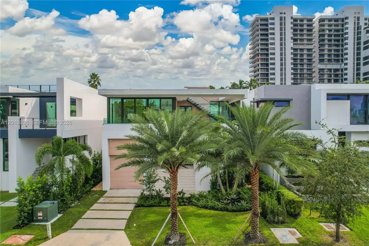 1092 N Venetian Dr, Miami, FL 33139 - #1