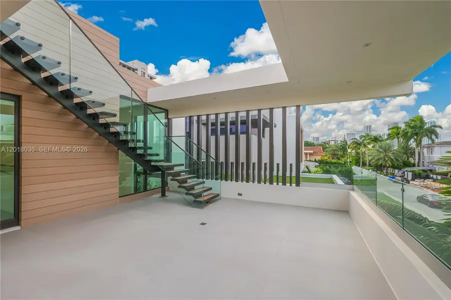 1092 N Venetian Dr, Miami, FL 33139 - #3