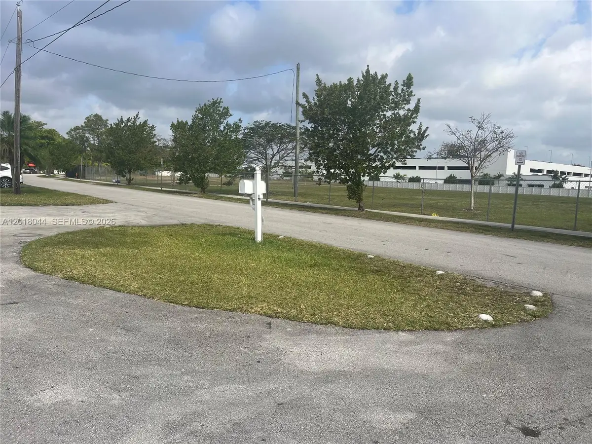 9260 SW 164th St, Palmetto Bay, FL 33157 - #1