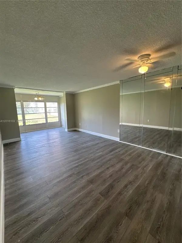 8060 N Sunrise Lakes Dr #105, Sunrise, FL 33322