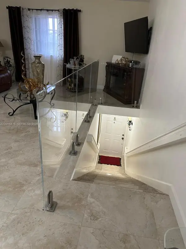 2485 W 76th St #201, Hialeah, FL 33016