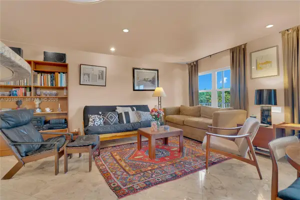 200 Diplomat Pkwy #336, Hallandale Beach, FL 33009