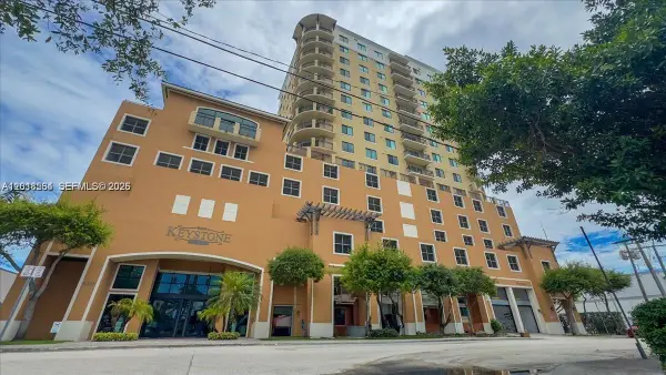 4242 NW 2nd St #1608, Miami, FL 33126