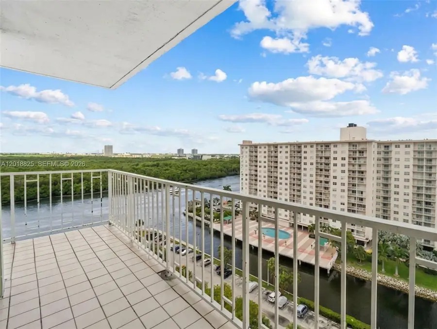 500 Bayview Dr #1421, Sunny Isles Beach, FL 33160 - #2