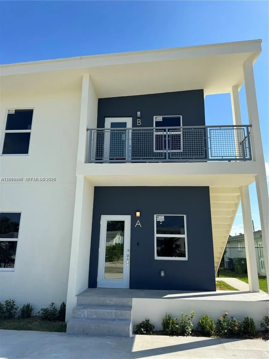 526 NW 6th St, Hallandale Beach, FL 33009 - #2