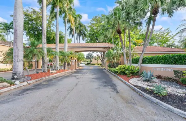 11461 Lakeview Dr #8A, Coral Springs, FL 33071