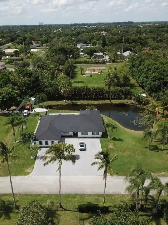 11701 SW 21st Ct, Davie, FL 33325