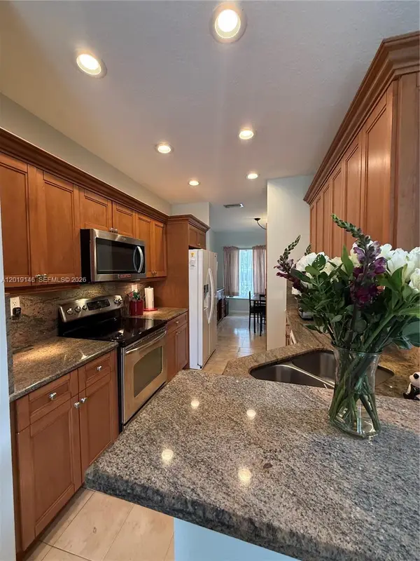 724 NW 170th Ter, Pembroke Pines, FL 33028