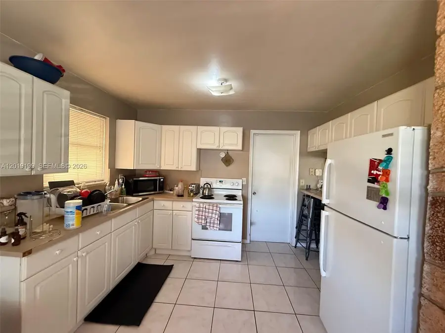 628 NW 3rd Ct, Hallandale Beach, FL 33009 - #2