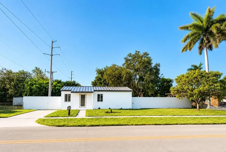 1881 NW 157th St, Miami Gardens, FL 33054 - #2