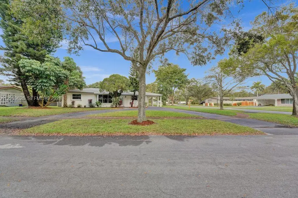 101 SW 53rd Ave, Plantation, FL 33317 - #1