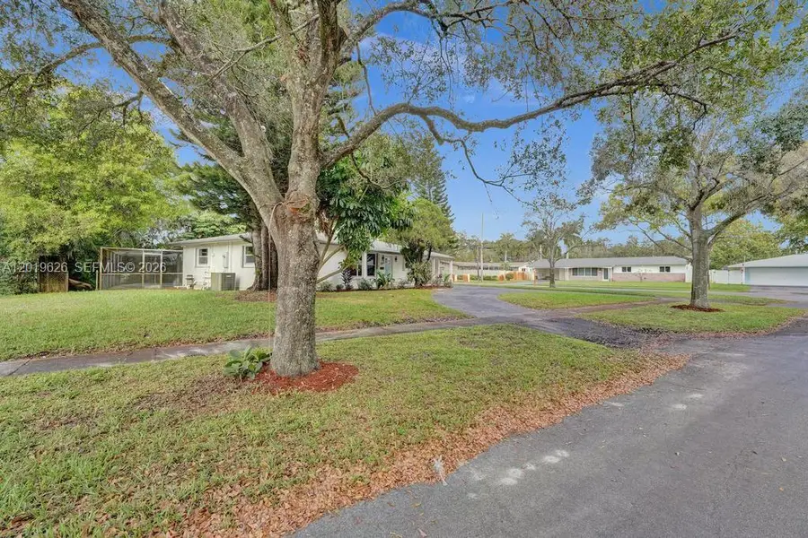 101 SW 53rd Ave, Plantation, FL 33317 - #2