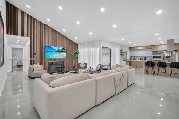 136 Greens Rd, Hollywood, FL 33021