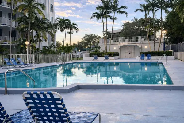 496 NW 165th #D-412, Miami, FL 33169