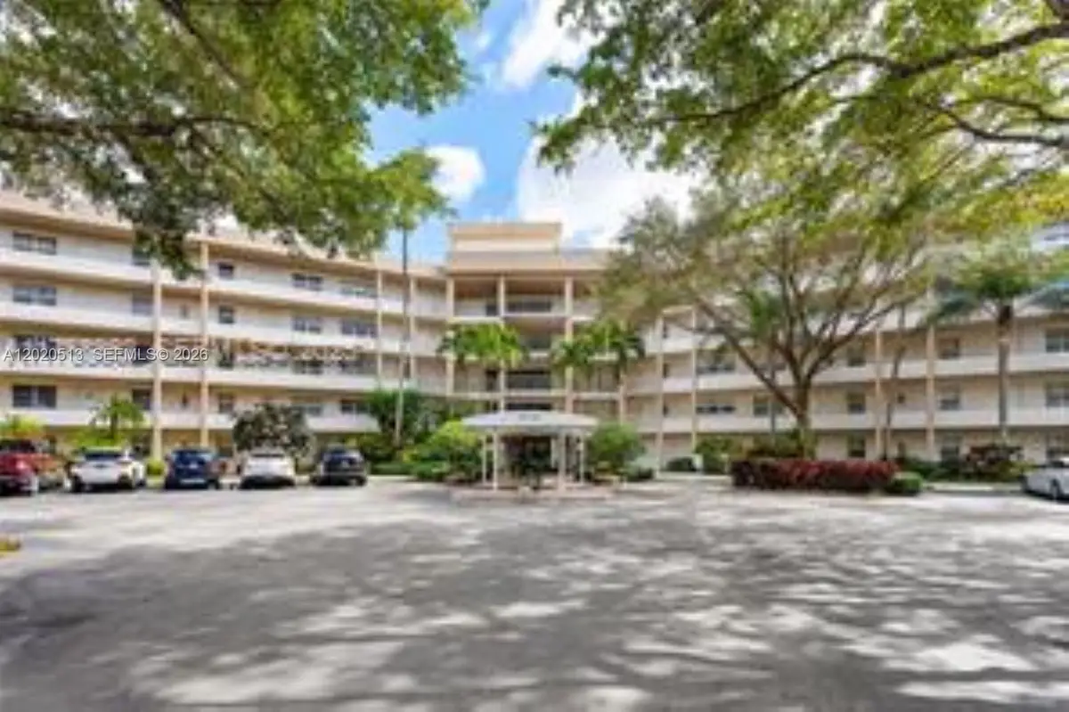 3800 Oaks Clubhouse Dr #307, Pompano Beach, FL 33069 - #1