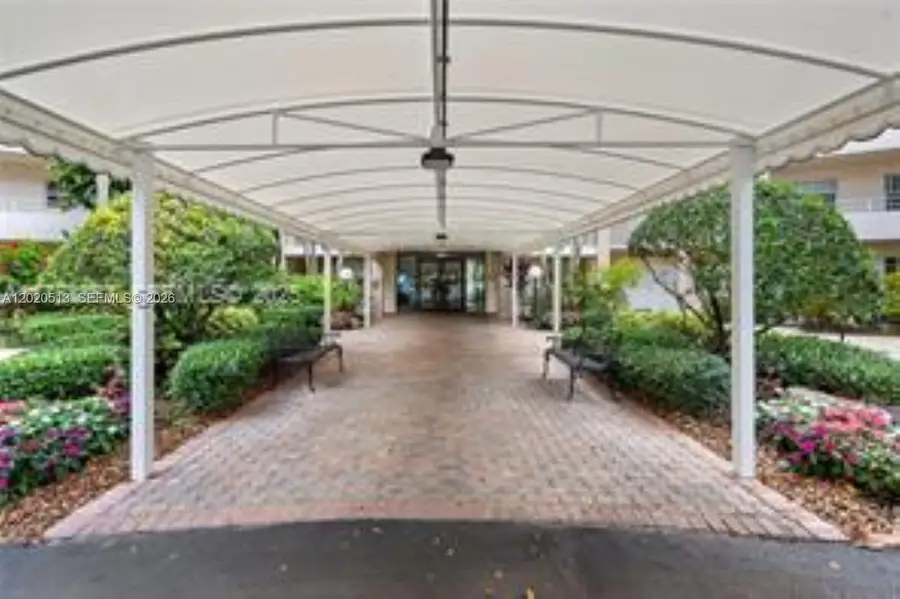 3800 Oaks Clubhouse Dr #307, Pompano Beach, FL 33069 - #2