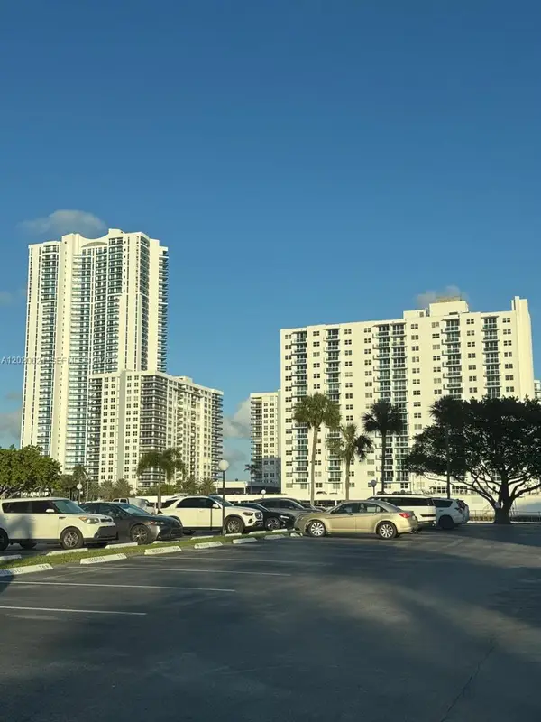 800 Parkview Dr #406, Hallandale Beach, FL 33009