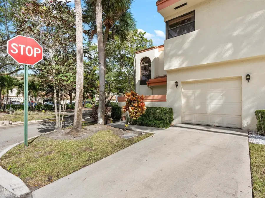 3400 Emerald Oaks Dr #801, Hollywood, FL 33021 - #3