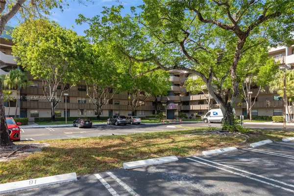 901 Colony Point Cir #521, Pembroke Pines, FL 33026