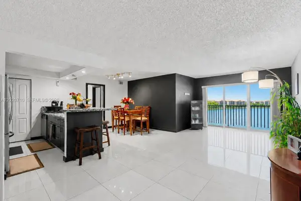15430 SW 82nd Ln #622, Miami, FL 33193