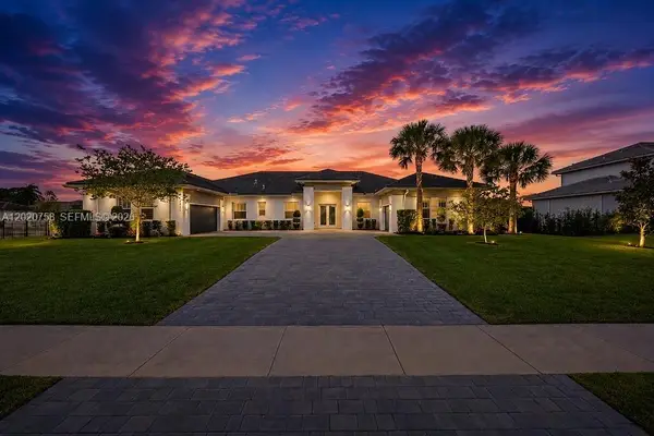 2031 Meadows Dr, Davie, FL 33324