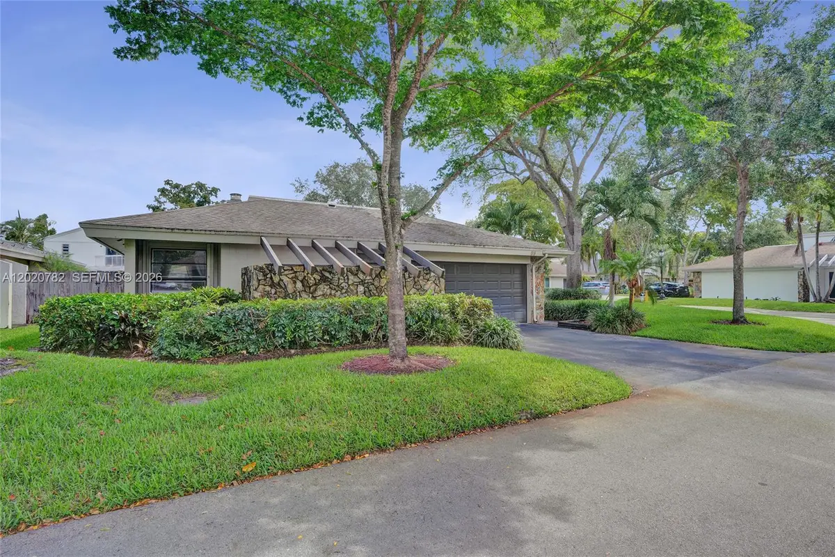 30 Cedar Rd, Hollywood, FL 33021 - #1
