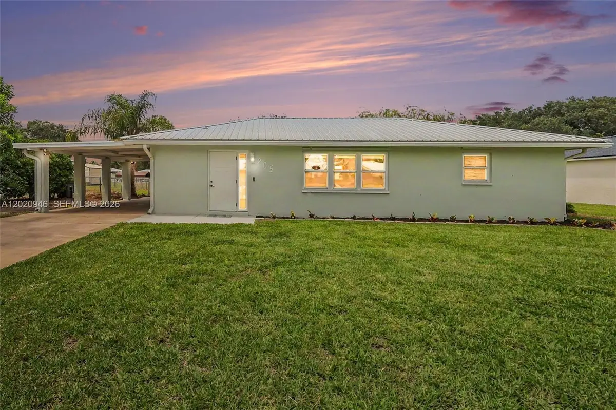 205 E Sugarland Cir, Clewiston, FL 33440 - #1
