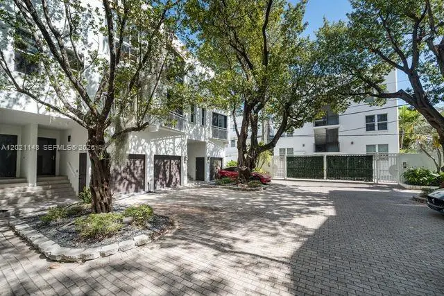 325 Meridian Ave #5, Miami Beach, FL 33139 - #3