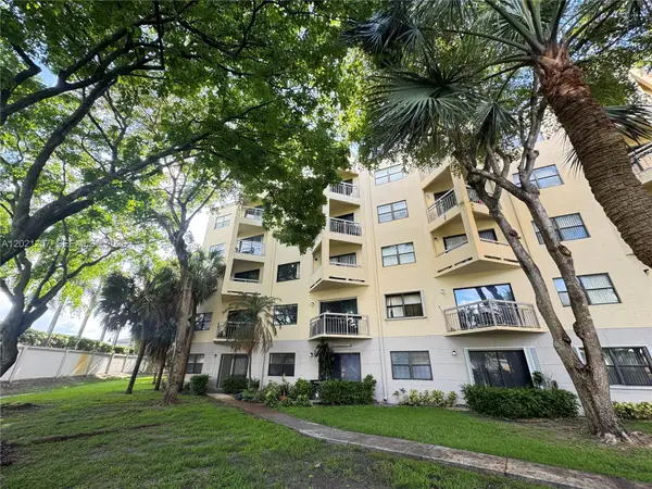 8290 Lake Dr #130, Doral, FL 33166