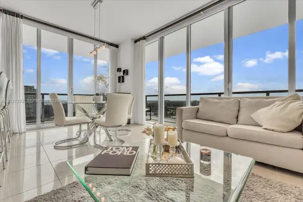 79 SW 12th St #3401-S, Miami, FL 33130