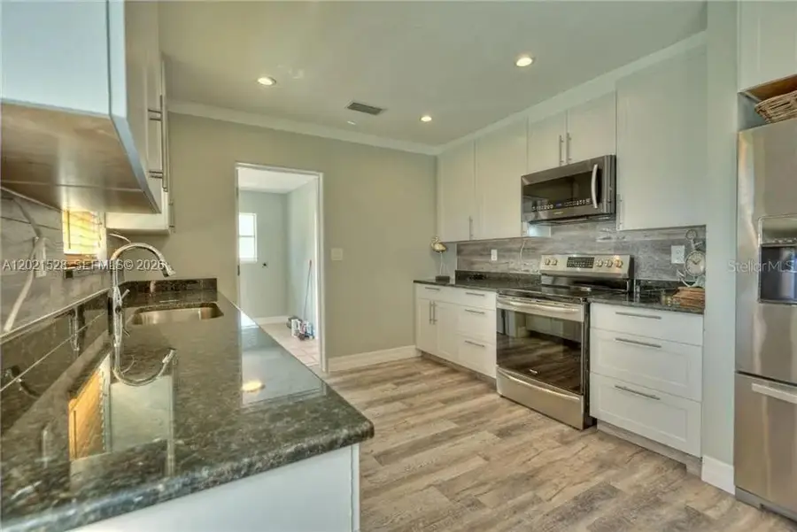 5321 3 Rd Ave W, Bradenton, FL 34209 - #2