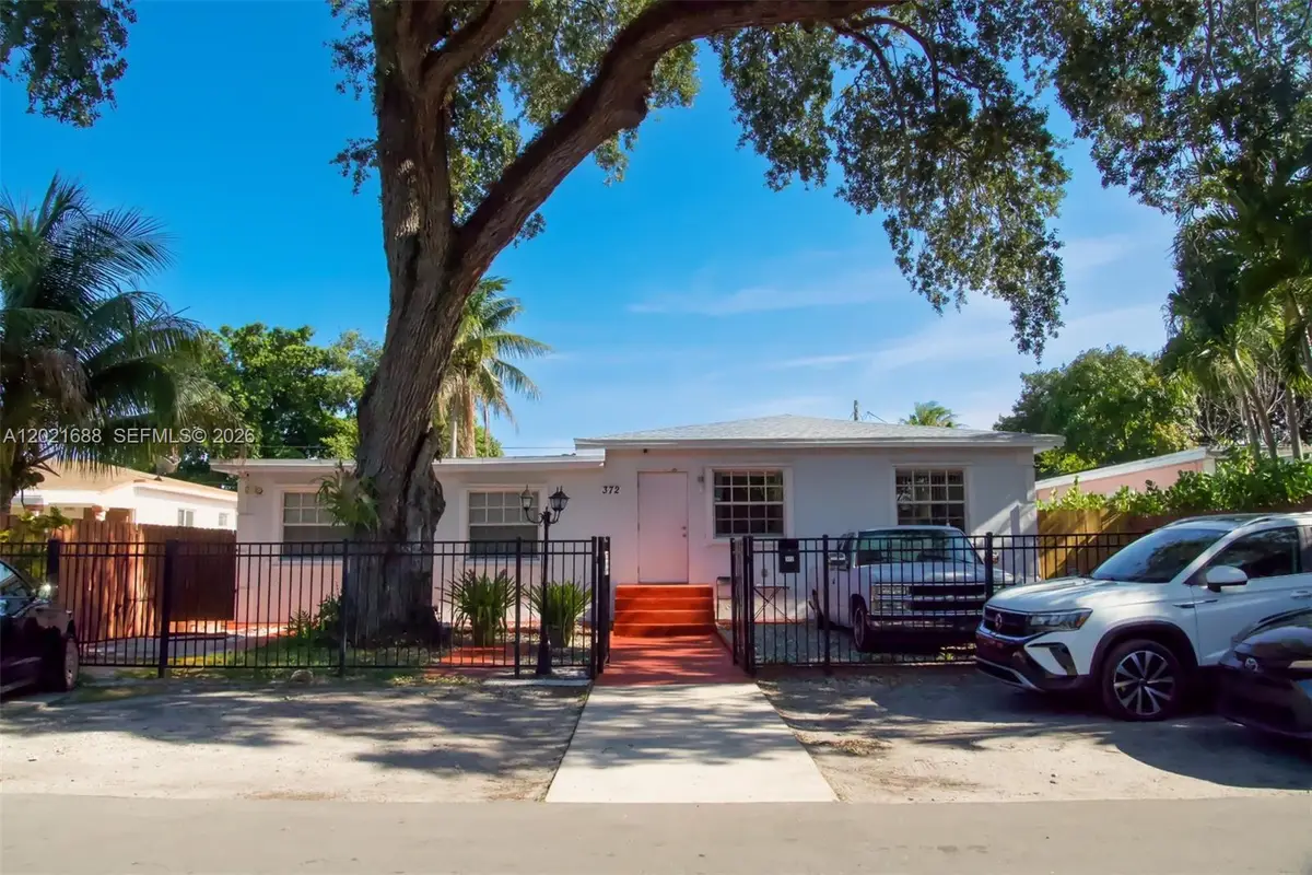 372 NE 162nd St, Miami, FL 33162 - #1