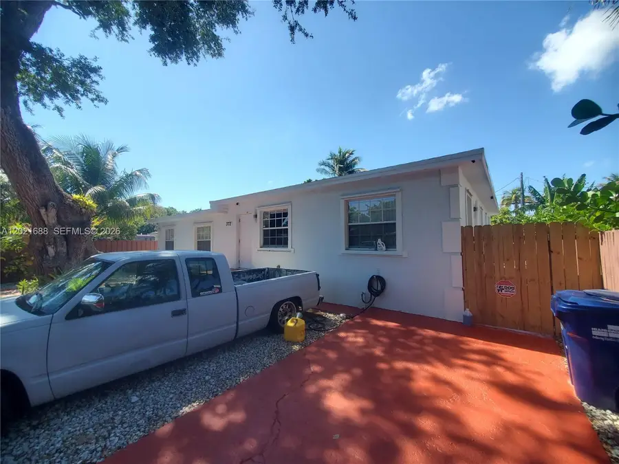 372 NE 162nd St, Miami, FL 33162 - #2