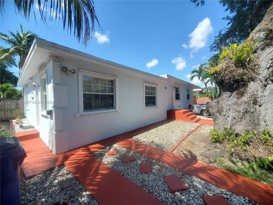 372 NE 162nd St, Miami, FL 33162 - #3